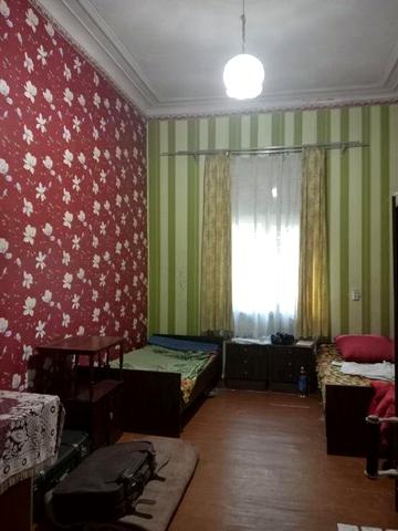 Квартира двокімнатна ,Приміщення під комерцію ,центр м.Радомишль
