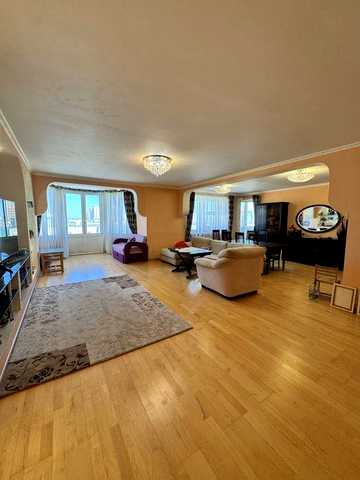 Продам 3-к квартиру 121 м² біля м. Мінська | Елітний будинок