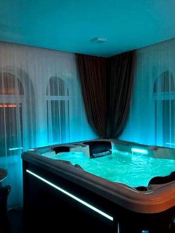 Панорамные апартаменты DeLux с сауной и джакузи