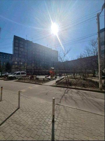 Продам 3 кімнатну квартиру ( газ середній поверх -можна сертифікат )