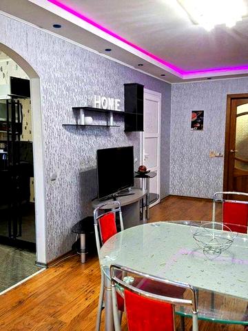 Квартира на Митниці площею 102 м2. Можна з тваринками.