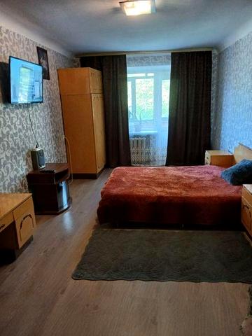 Здаю  квартиру  для 2-3 військових  на місяць, два по Великій  Бердичівській
