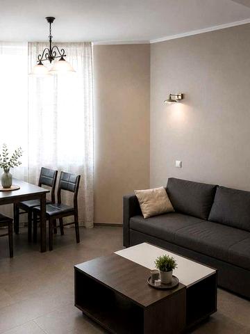 Продається укомплектована 2-кімнатна квартира (82м²) в м. Київ, вул. Анни Ахматової, 30