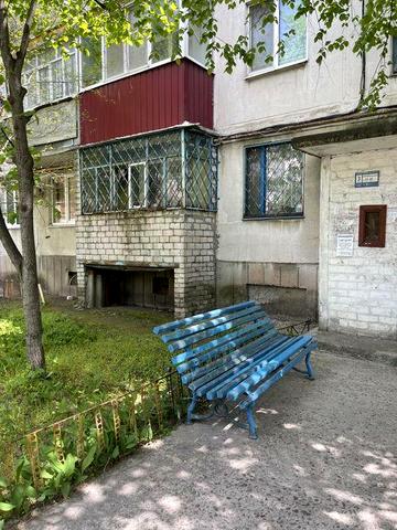 Продається 2-комнатна квартира перший поверх