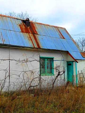 Простора дача біля заливу "Сади"