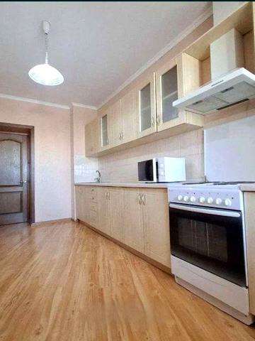 Продаж.3-х кімнатна квартира  метро Позняки вул.Ани Ахматової.31