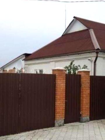 Оренда будинку з паркомісцем