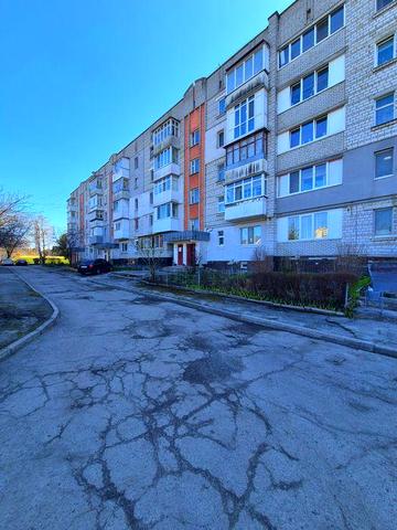 3х кімн  квартира на третьому поверсі цегляного будинку продаємо і по ваучерах і по Є-Відновленню