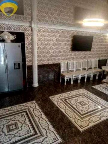 Продам  шикарний будинок з зручностями є газ світло  вода, с/вузол. В м. Березівка. р9