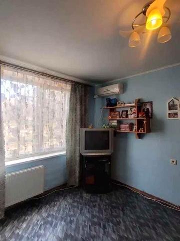 Продам 3к квартиру перший поверх, два балкона , Холодногірська, біля ринку Казка ( 89185)