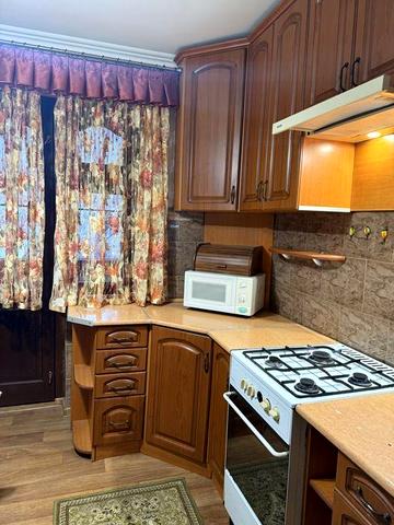 На довгий період здається трикімнатна квартира