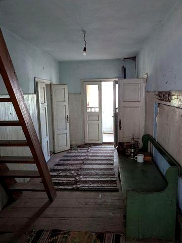 Будинки з ділянкою в горах.