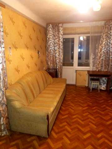 Продаж 2-кім Дарницька площа,б-р Гашека 3