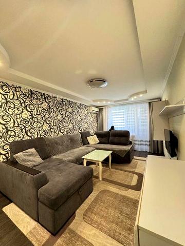 Продам 2 кімнатну квартиру вул. Макарова 1б
