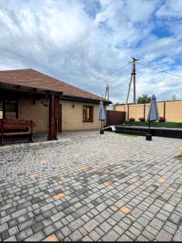 оренда будинку з теплим басейном для відпочинку
