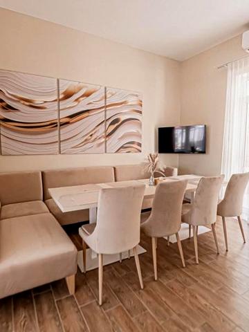 Five seasons apartments
