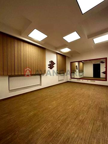 Дмитра Яворницького пр., 2, Соборний, Дніпро, Дніпропетровська 32000 USD