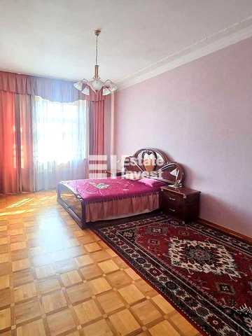 Продам 3 кімн. квартиру в центрі по вул. Майка Йогансена, 14/16