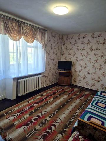 Здам двохкімнатну квартиру в центрі міста на тривалий термін.
