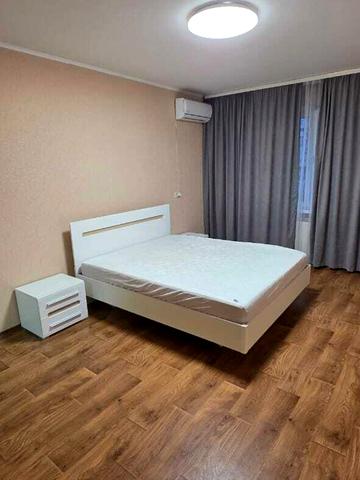 Академіка Глушкова просп., 9-Є