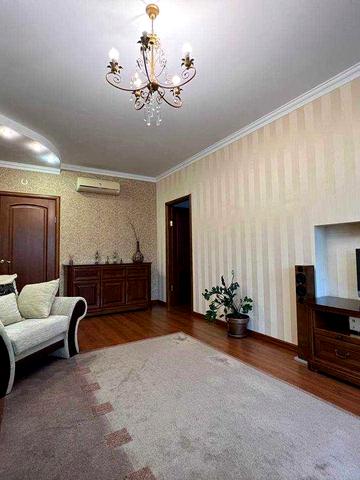 3-к квартира, бульвар Верховної Ради 14Б, м. Дарниця 15 хв. Низький поверх