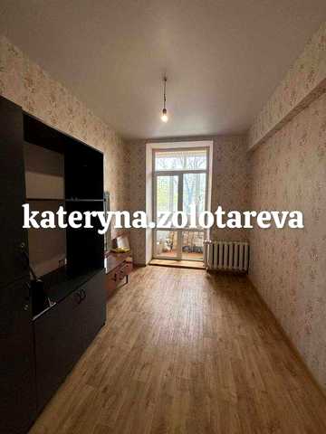 Продам 2 комнатную квартиру в Сталинке 3эт/9 с лифтом,  м. Захисників України, по пр Героев Харькова д 96, всем известная 7этажка с ремонтом!