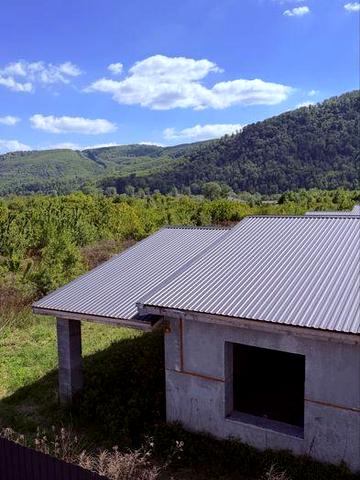 Продам будинок з гарними краєвидами серед гір.