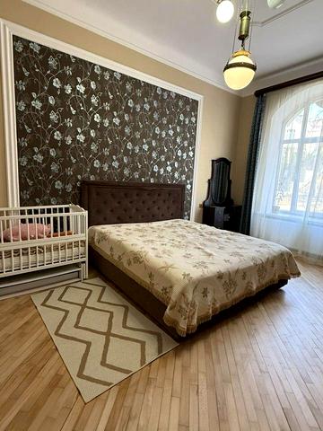 Івана Франка вул., 124
