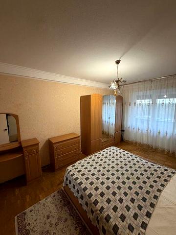 Здам квартиру 3 кімнатну, Лісовий 33