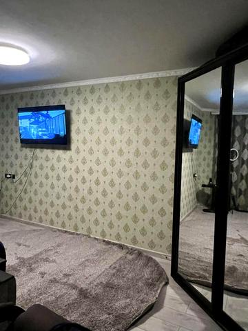 Продам 2ком квартиру  1/5 сделан ремонт моменяны трубы,проводка,теплый пол в ваной комнате