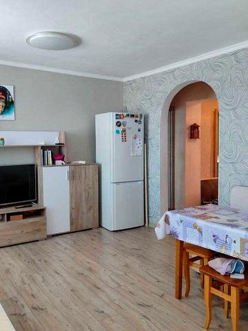 Продаж 4-х кімнатної квартири в затишному районі міста.