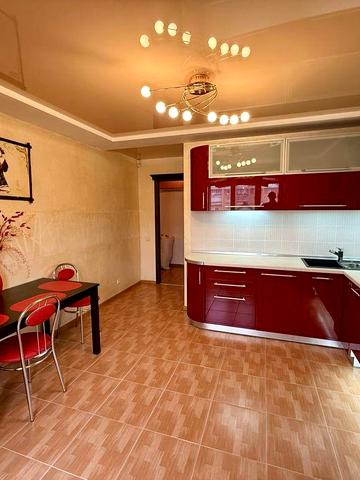 Простора нова квартира в центрі, вул. Гоголя 137 / 70 м²