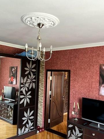 Продам 2-х квартиру , у дворі є гараж за отдельну плату , ул. Степана Бандера