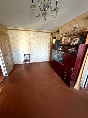 Продається 3 кімнатна квартира в металургійному районі .