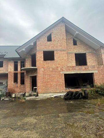 Продаж будинку в центрі міста