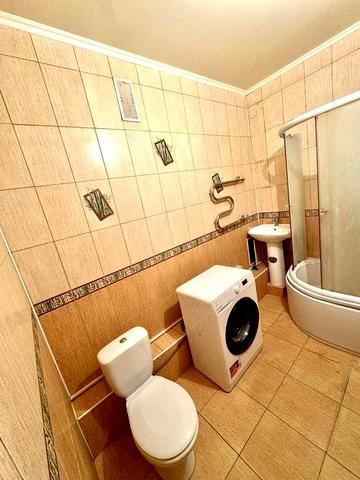 Здам квартиру 1 кімн.  Вулиця Семена Петлюри 11 Г. поверх 4 з балконом довгостроково.