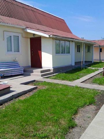Садиба з будинком і присадибними будівлями