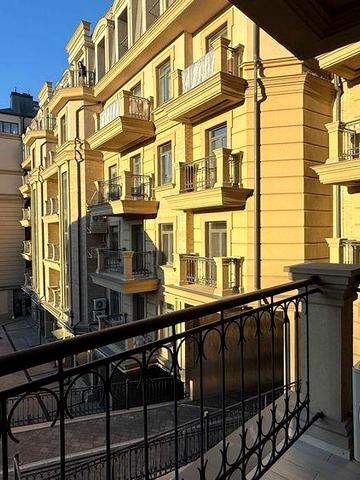 Аренда • 1к кв 43 м² с балконом • ЖК Консул • 10я Фонтана • Есть место в паркинге
