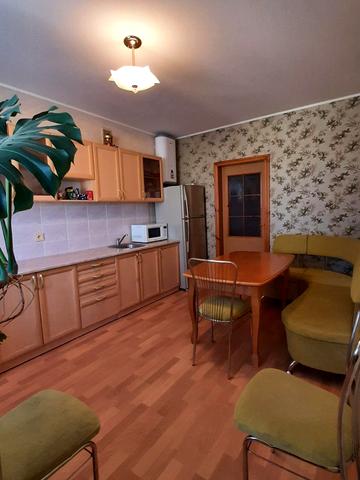 Милославська вул., 45