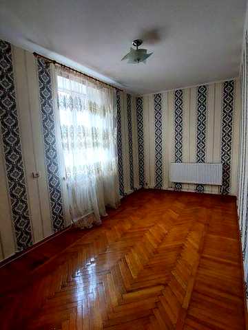 Продам 3-кімнатну квартиру. Вул.Київська,15.