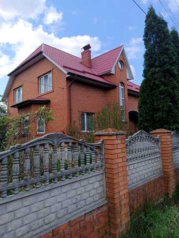 Новочасний будинок з меблями з великою земельною ділянкою