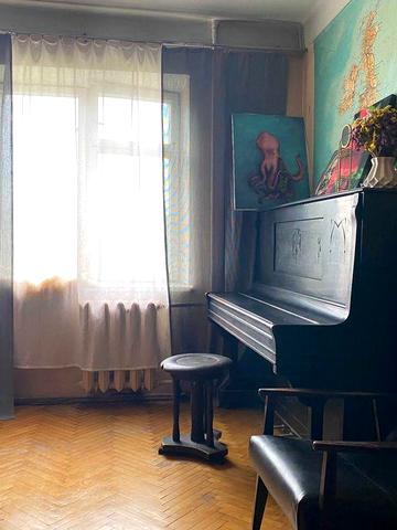 Продам затишну 3-кімнатну квартиру з видом на Лавру, вул. Миколайчука, 3