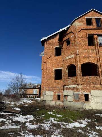 Продається будинок з красивим краєвидом