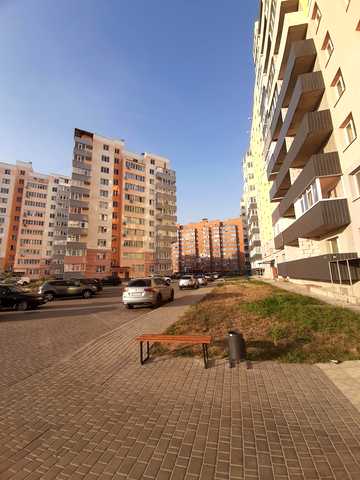 Михайла Лушпи просп. (Космонавтів), 5