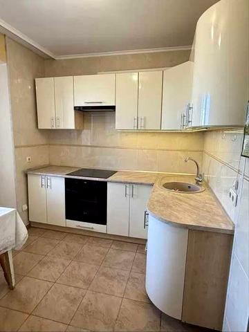 Продам 2к квартиру з ремонтом метро Чернігівська
