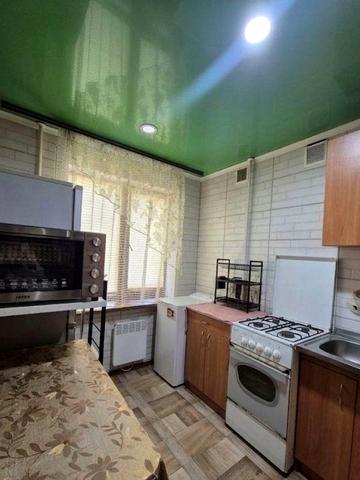 Продам 2к.кв в районі Новомиколаївки , поруч АТБ