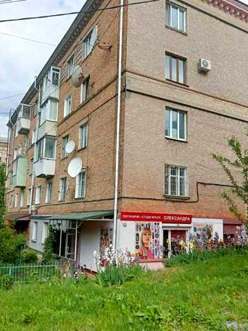 Продам квартиру вул.Соборна,1а (Сталінка)