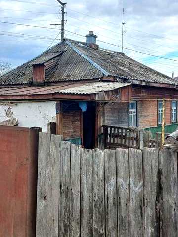 Продам будинок в центрі міста Мена.
