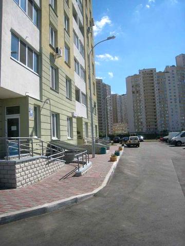 Оренда від власника 3 кім.  Осокорки, монолітний дім Урловская 23В, укриття,автономне живлення