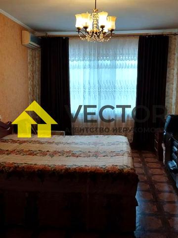 Героїв України вул., 9